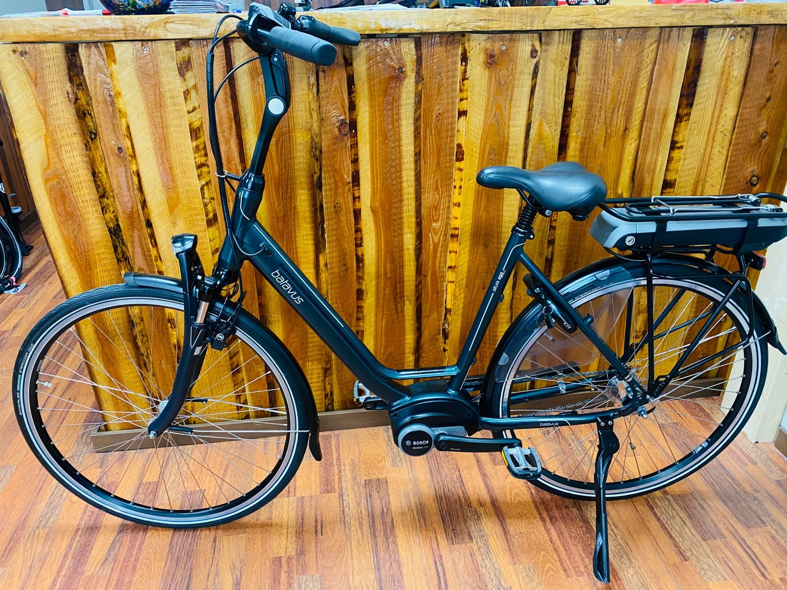 Elektrische Batavus 1142 km Bosch Active Line Middenmotor, Ophalen, 53 tot 56 cm, Velgrem, Versnellingen