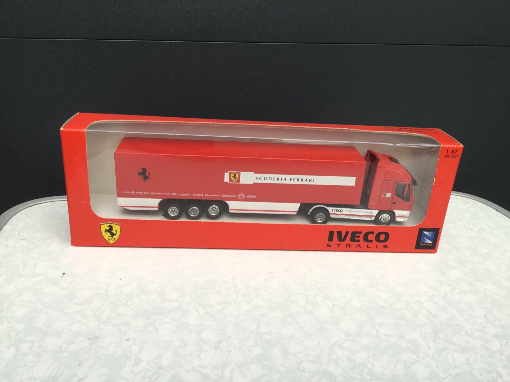 Iveco Stralis  Scuderia  Frerrari, Ophalen of Verzenden, Zo goed als nieuw, Bus of Vrachtwagen, Overige merken