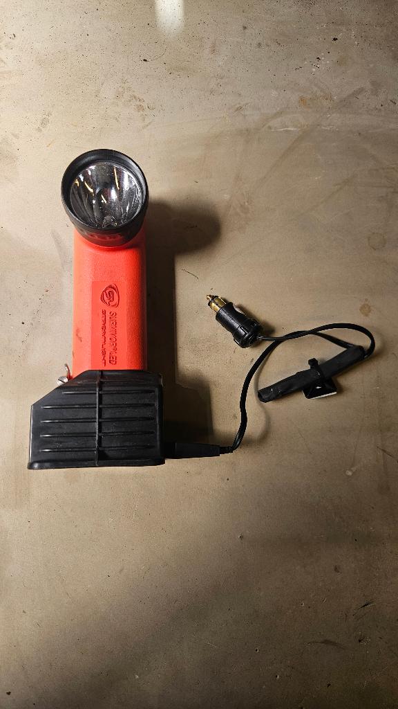 Streamlight survivor, Ophalen of Verzenden, Zo goed als nieuw, Accu