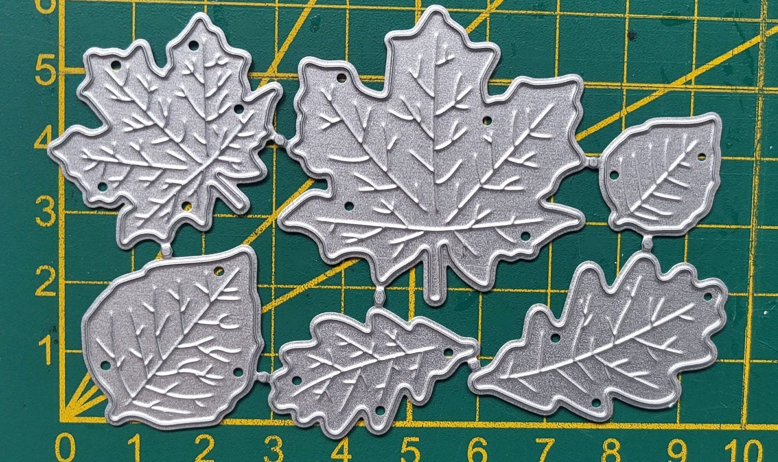 Nieuw  Snijmal  Herfst/els/ eikbladeren, Ophalen of Verzenden, Nieuw, Overige thema's, Pons of Mal