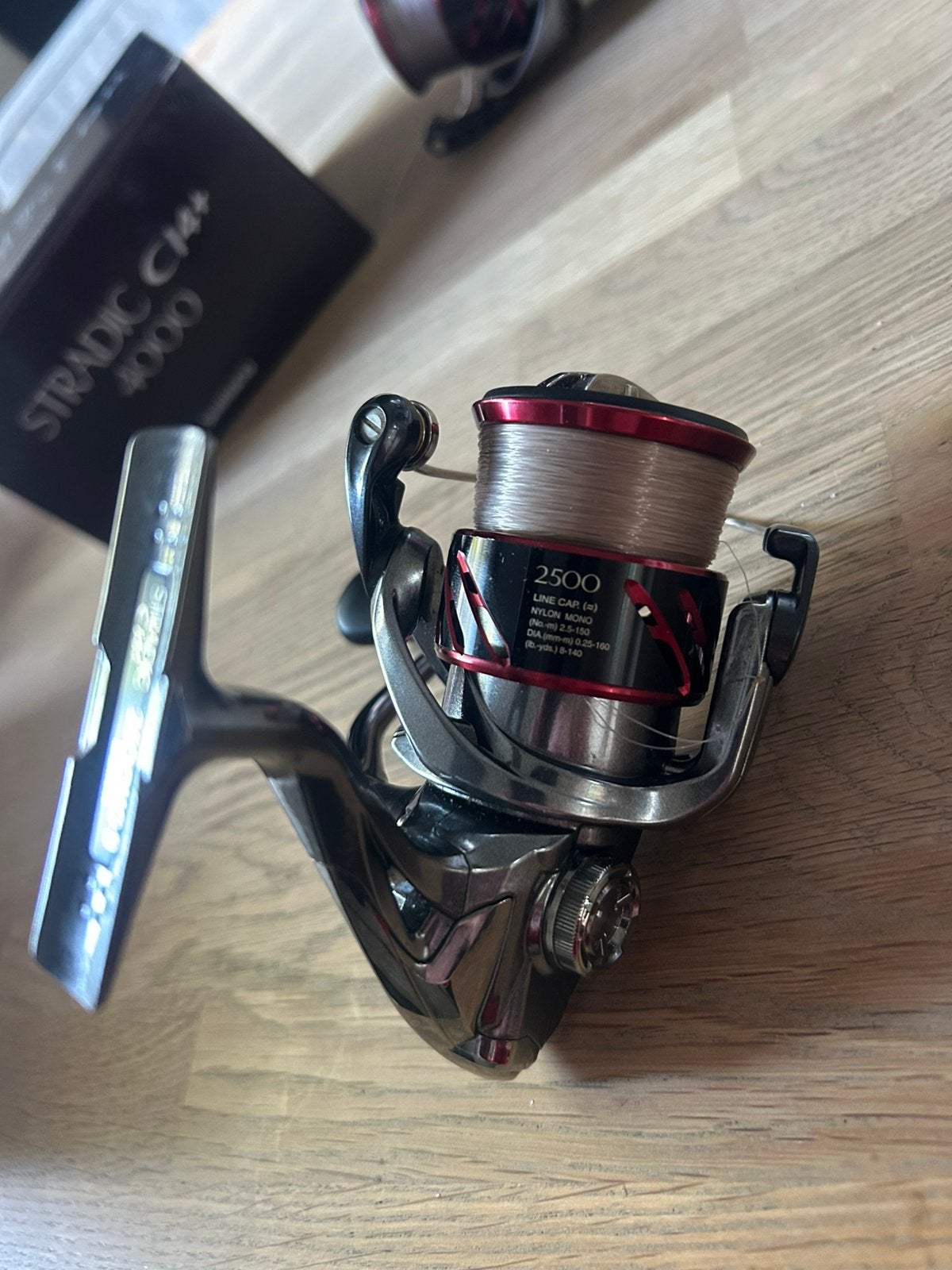 Shimano Stradic CI4+ 2500 HG-B – Uitstekende staat, Watersport en Boten, Hengelsport | Roofvissen, Zo goed als nieuw, Molen, Ophalen of Verzenden