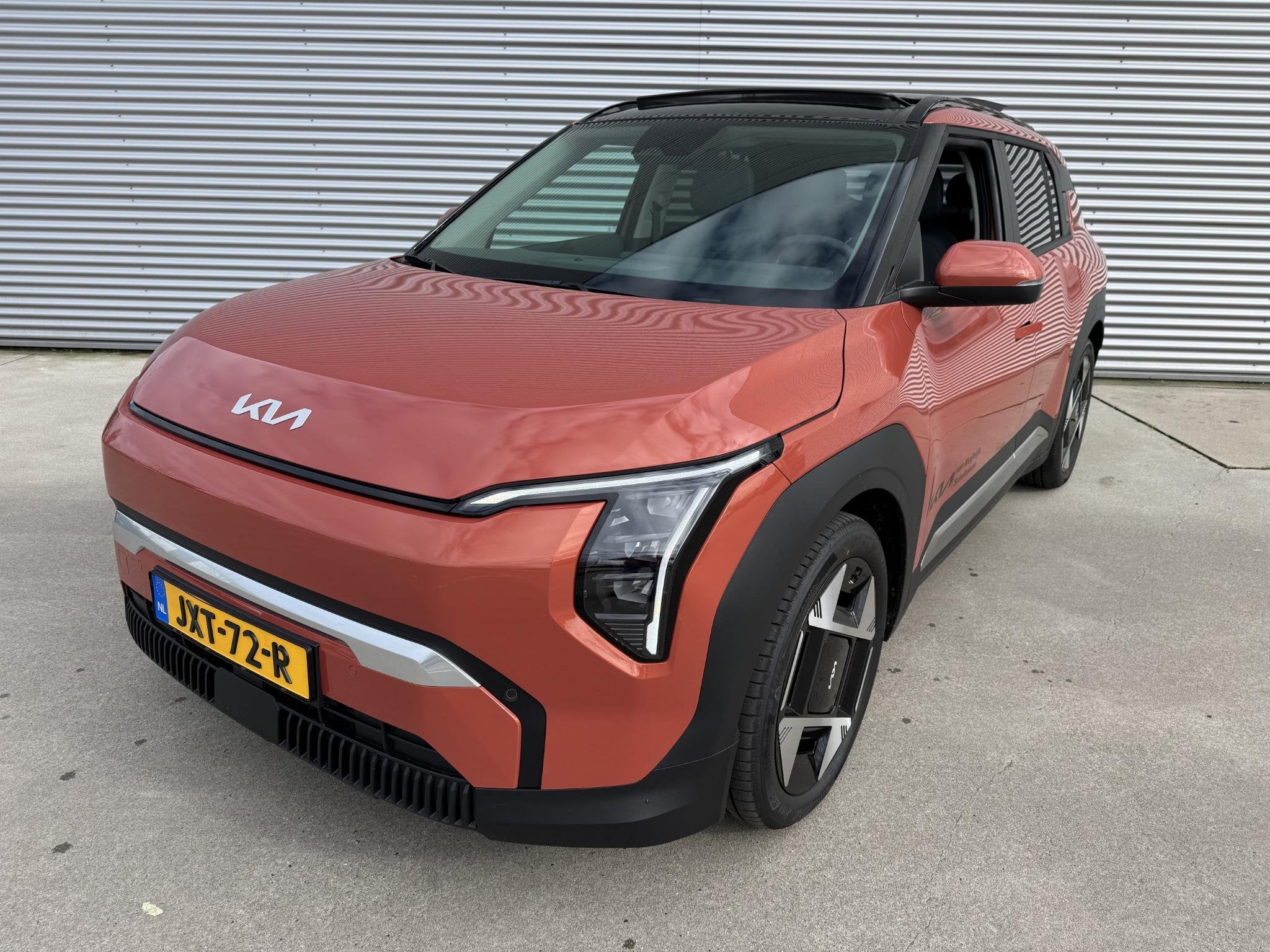 Kia EV3 Plus Advanced 81.4 kWh Demo-auto ! Kmstand kan iets, Auto's, Kia, Overige kleuren, 33 min, Origineel Nederlands, 204 pk