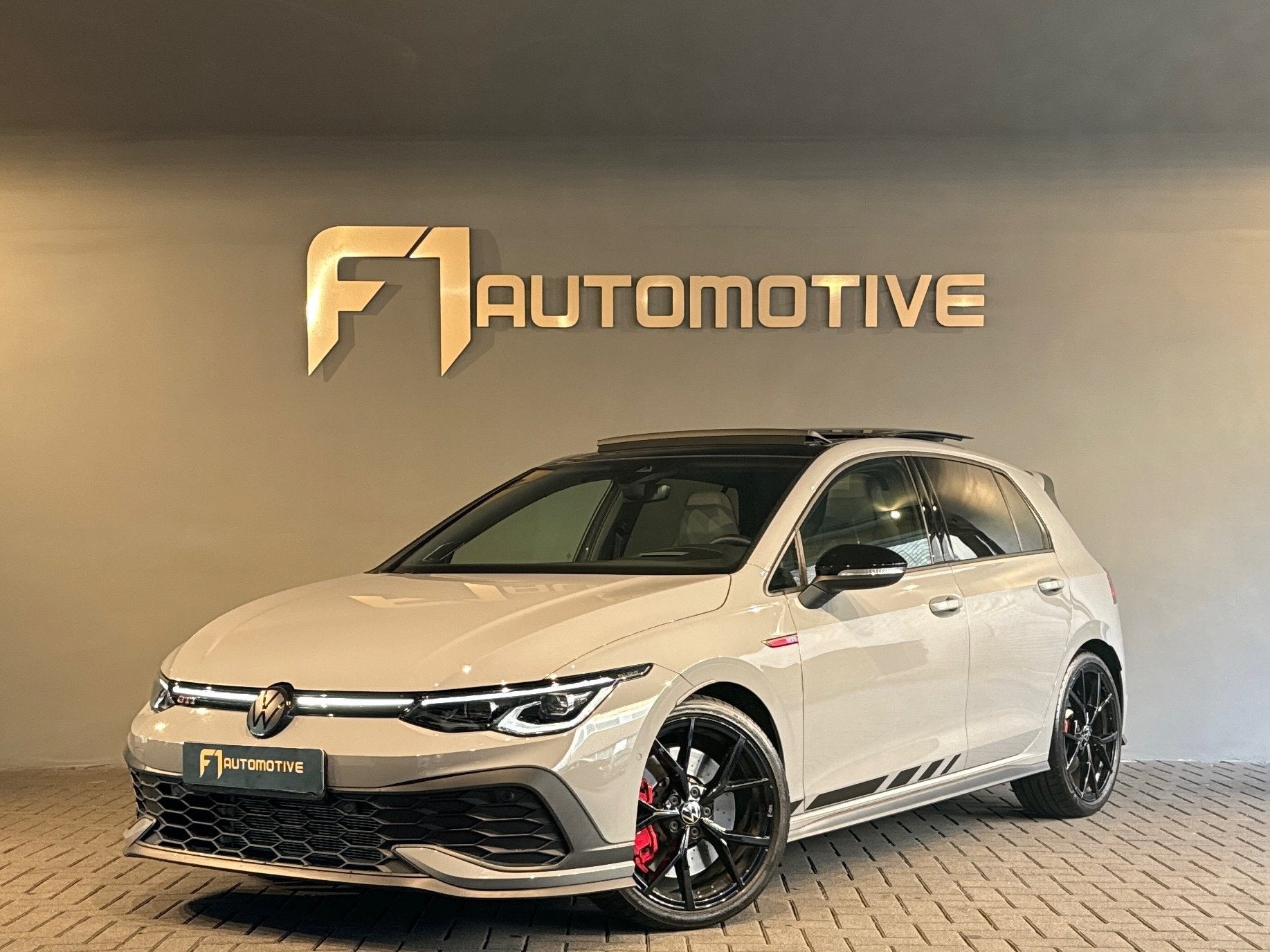 Volkswagen GOLF 2.0 TSI GTI Clubsport Pano|Akrapovic|HuD|H/K, Gebruikt, 4 cilinders, 1984 cc, Leder