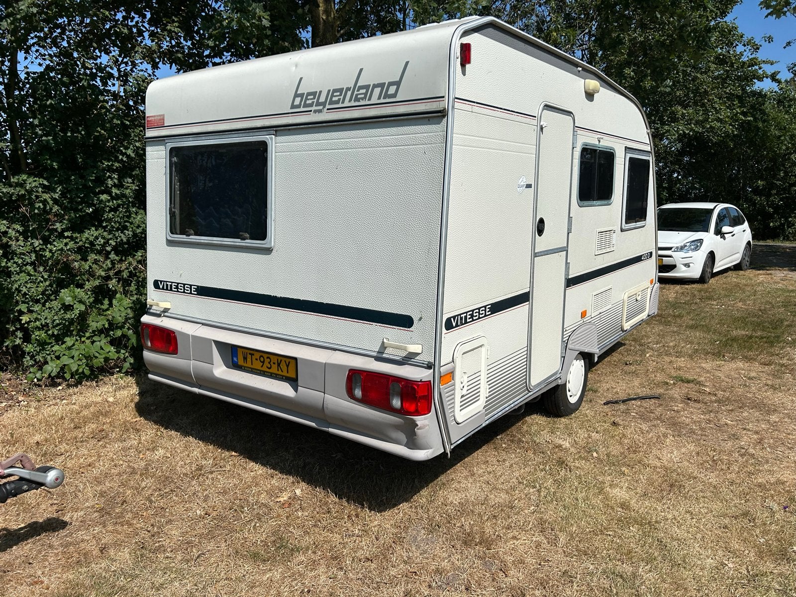 Beyerland Vitesse 400 D - Nieuw dakluik en kraan, Rondzit, Omvormbare zithoek, Particulier, 4 tot 5 meter