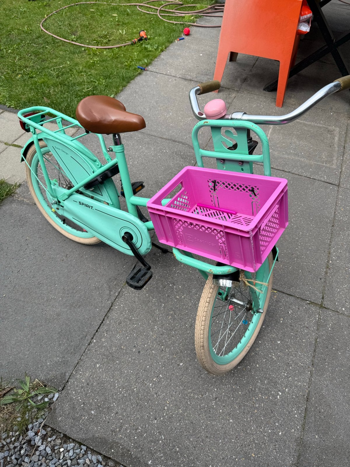 Spirit kinderfiets - Mintgroen met roze krat, Fietsen en Brommers, Fietsen | Dames | Damesfietsen, Terugtraprem, Gebruikt, Minder dan 47 cm