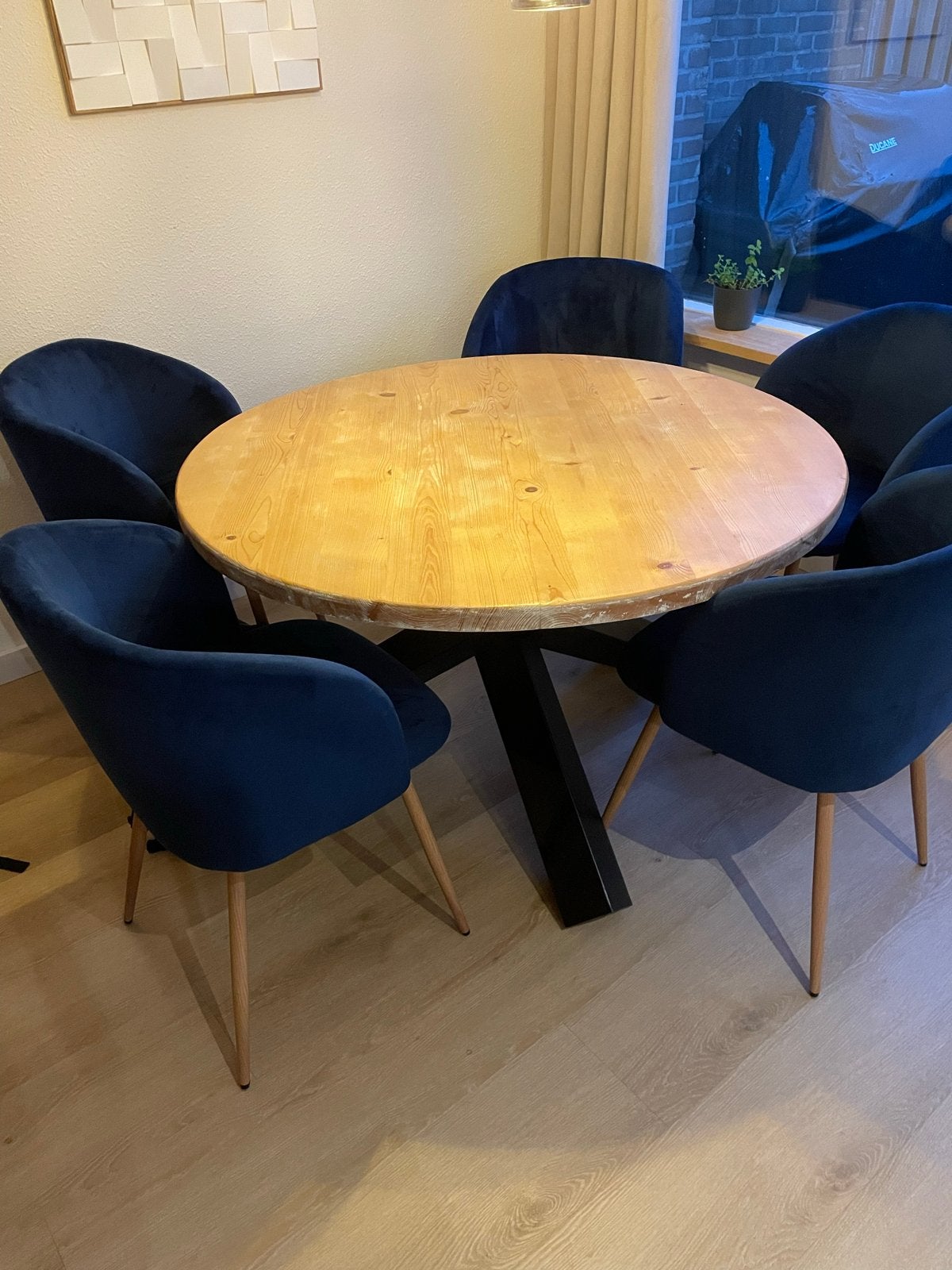 Ronde eettafel met zwarte X-poot, slijtvast, Ophalen, 100 tot 150 cm, Rond, Zo goed als nieuw