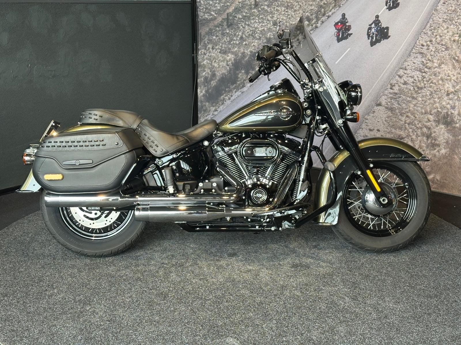 Harley-Davidson FLHCS HERITAGE CLASSIC 114 (bj 2018), Laan van Vredenoord 33
2289 DA  RIJSWIJK, NL, Bedrijf, Overig, Sales@harleydavidsonrotterdam.nl