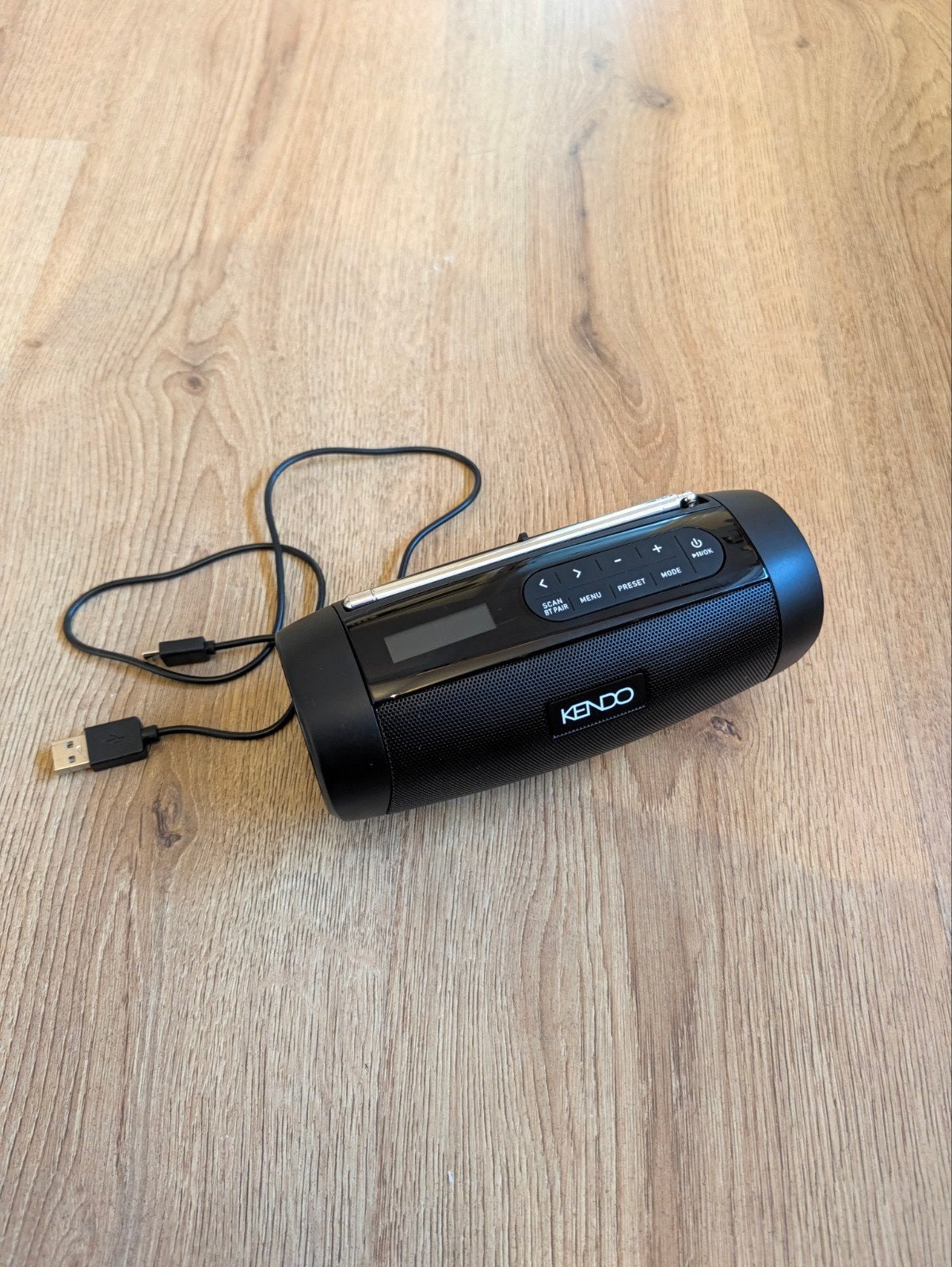 Kendo Draagbare Radio met USB-aansluiting, Ophalen of Verzenden, Zo goed als nieuw, Radio