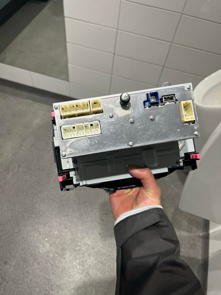 Autoradio met scherm, Ophalen of Verzenden, Gebruikt