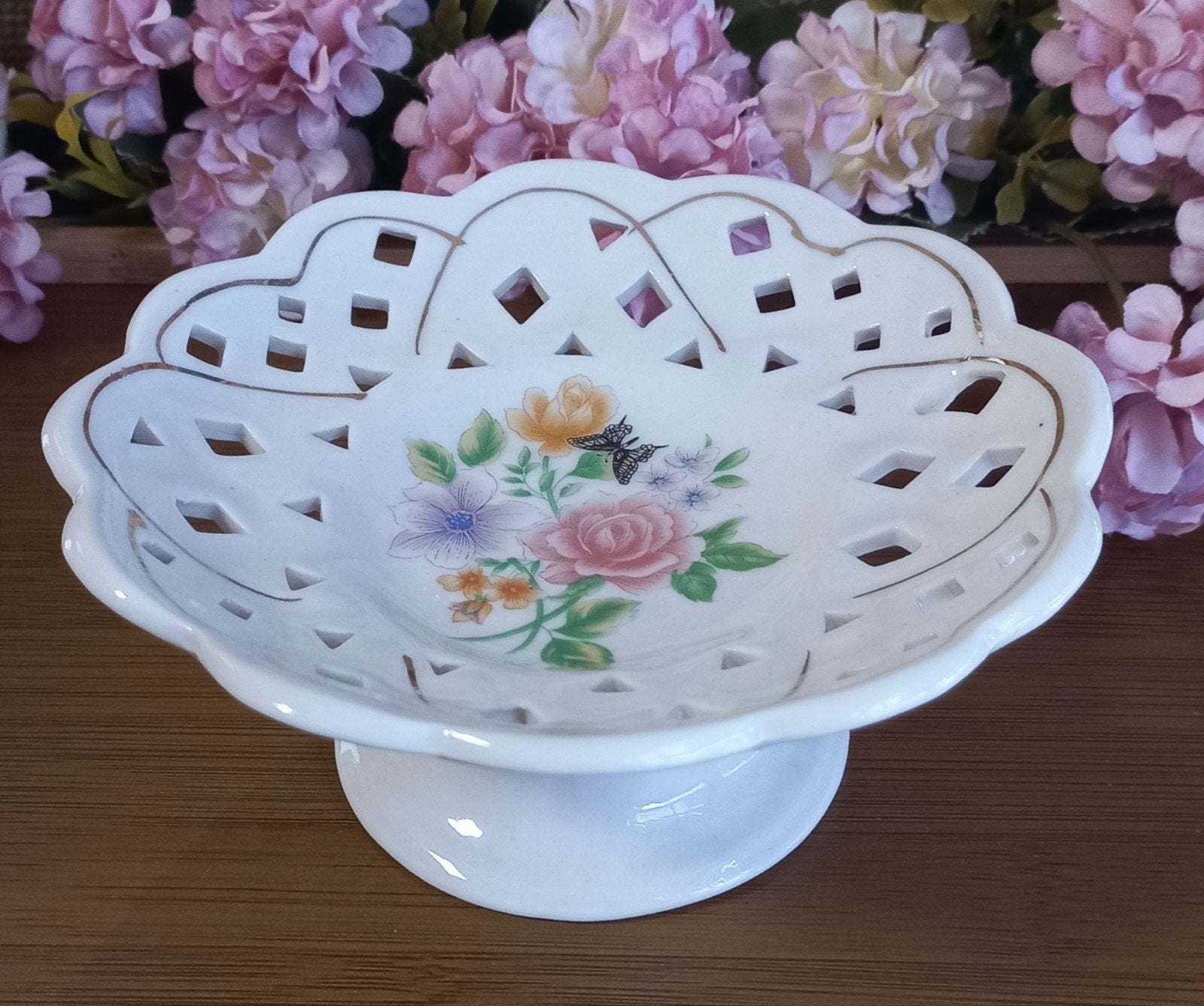 Mooi brocant schaaltje op voet, pastelbloemen, opengewerkt, Ophalen of Verzenden