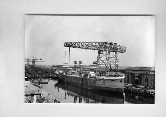 scheepvaart-foto-HOLLAND.AMERIKA.LIJN-edam-werf/VLISSINGEN, Verzamelen, Scheepvaart, Ophalen of Verzenden, Zo goed als nieuw, Boek of Tijdschrift