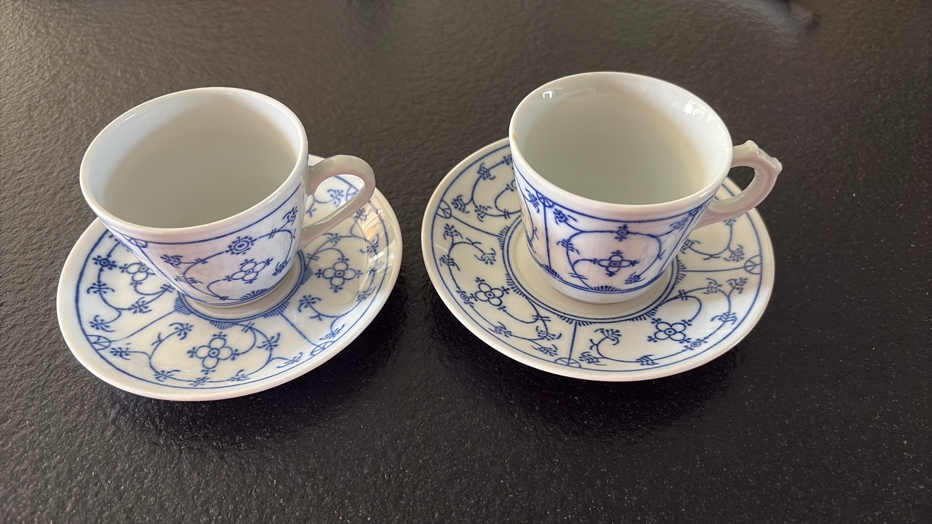 Twee kop en schotel blauw saks, Huis en Inrichting, Keuken | Servies, Ophalen, Zo goed als nieuw, Overige stijlen, Kop(pen) en/of Schotel(s)