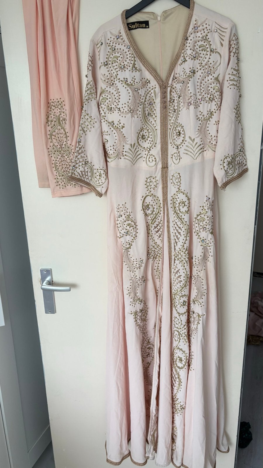 Roze Kaftan met Gouden Borduurwerk en Broek, Ophalen of Verzenden, Zo goed als nieuw, Roze, Maat 36 (S)