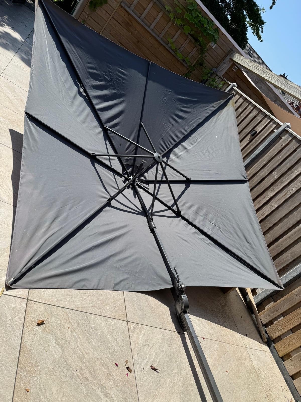 Zweefparasol Garden Impressions - Zonder draaihendel, Ophalen, Gebruikt, 2 tot 3 meter, Zweefparasol