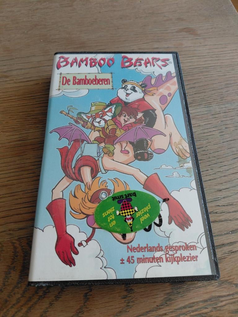 Bamboo Bears videoband. De Bamboeberen. Bart Smit sticker, Alle leeftijden, Ophalen of Verzenden, Gebruikt, Tekenfilms en Animatie