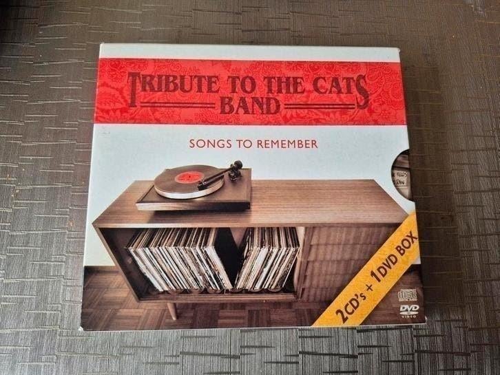 Dvd + 2 cd's box Tribute To The Cats Band Songs To Remember, Cd's en Dvd's, Ophalen of Verzenden, Gebruikt