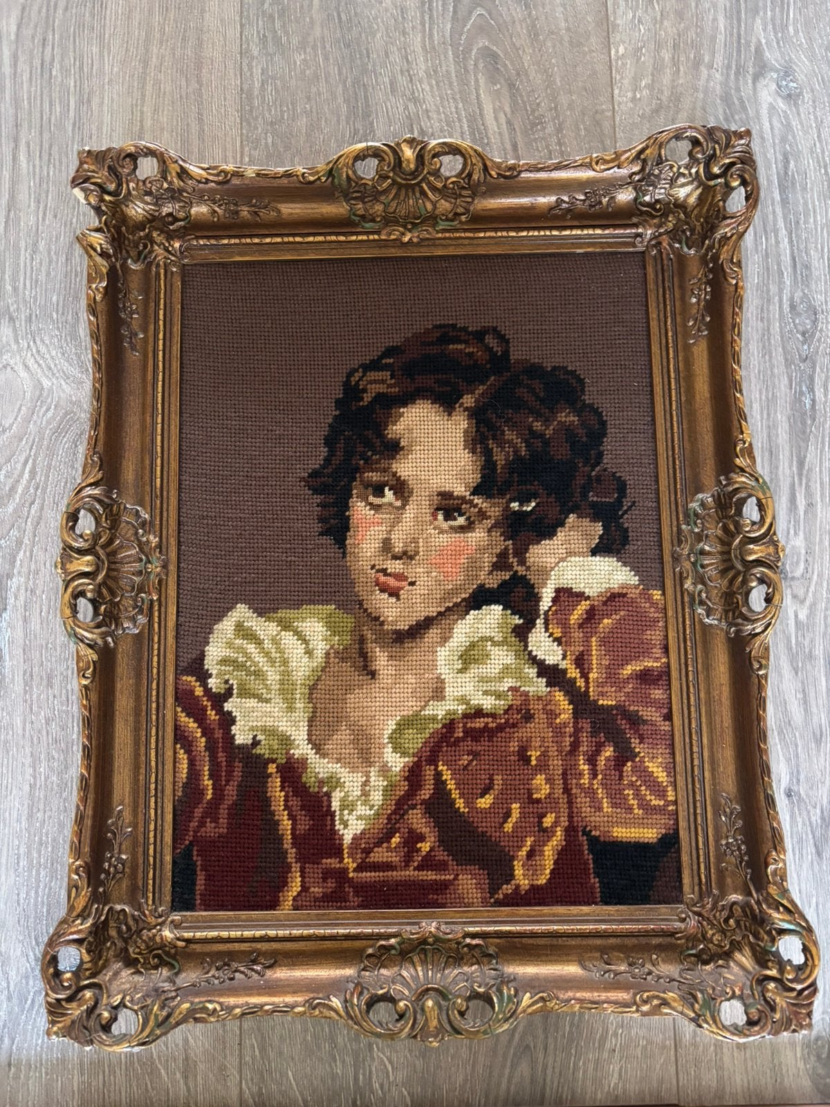 Vintage handgeborduurd portret‘The Red Boy’inclusief lijst, Huis en Inrichting, Woonaccessoires | Lijsten, Kunststof, Gebruikt