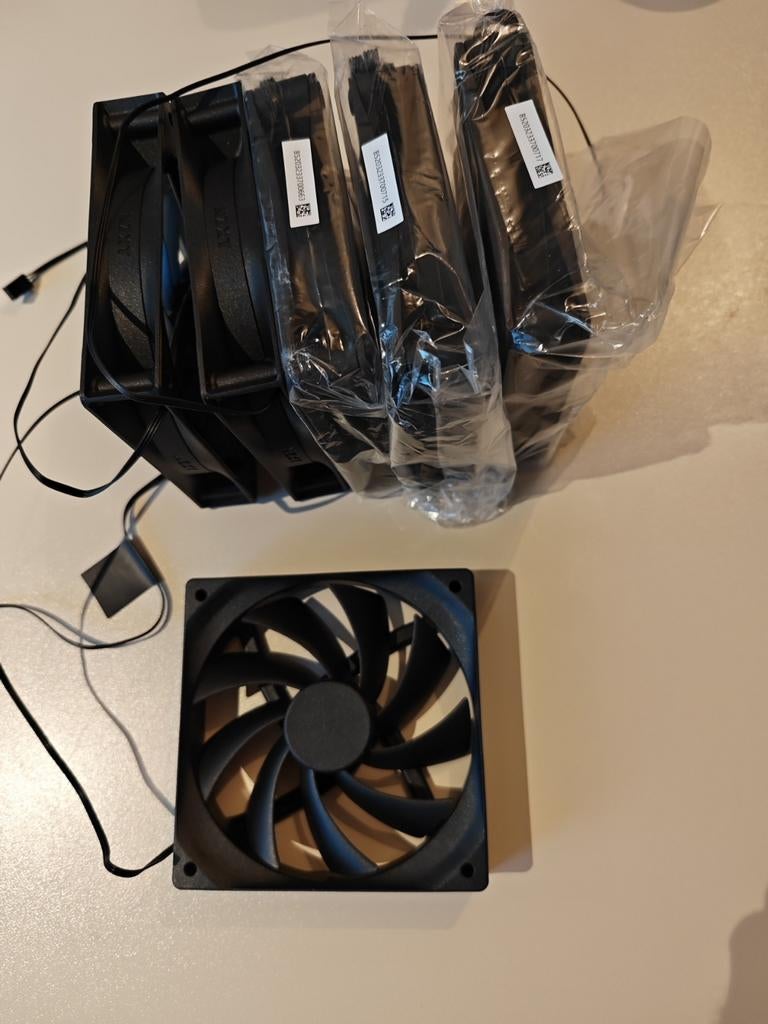 6x NZXT F120Q 120mm case fans zwart - als nieuw, Computers en Software, Computerkoelers, Ophalen of Verzenden, Zo goed als nieuw