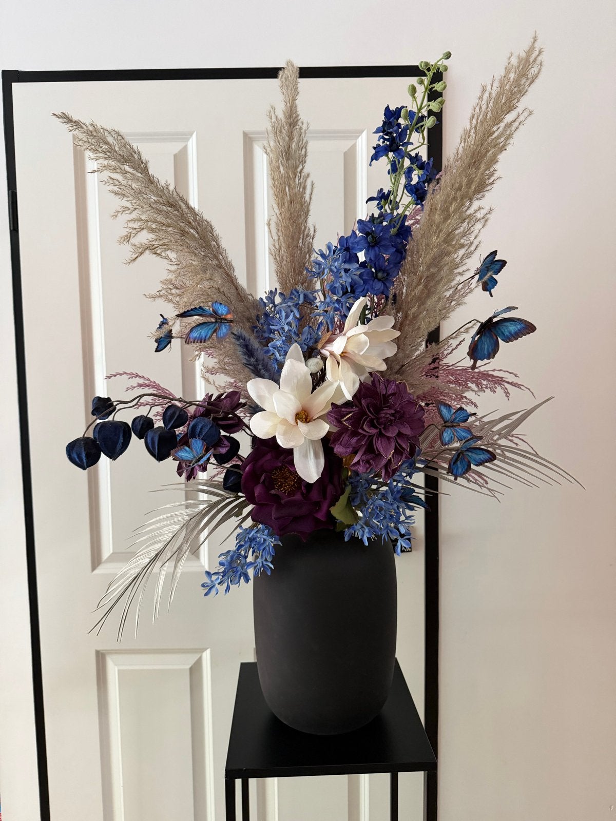 Zijde opgemaakte bloemen paars met vlinders, Ophalen, Zo goed als nieuw, Modern, Paars