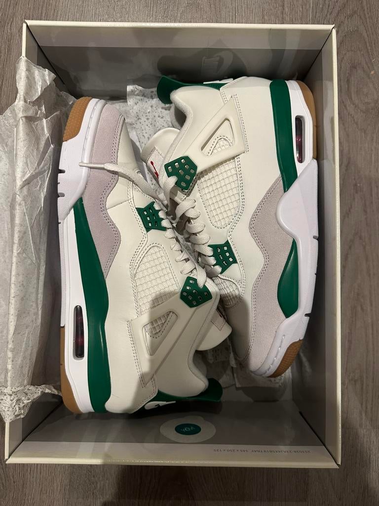 Jordan 4 x Nike SB pine green, Kleding | Heren, Schoenen, Ophalen of Verzenden, Zo goed als nieuw, Wit