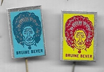 2 INDIANEN SPELDEN BRUINE BEVER UIT 1 SERIE, Ophalen of Verzenden, Gebruikt, Overige onderwerpen, Speldje of Pin