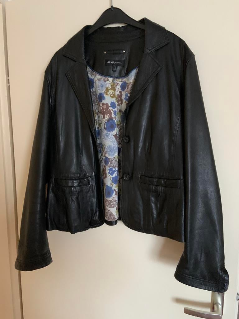 Zwart leren dames jasje, maat 42, Kleding | Dames, Zwart, Maat 42/44 (L), Ophalen of Verzenden, Zo goed als nieuw