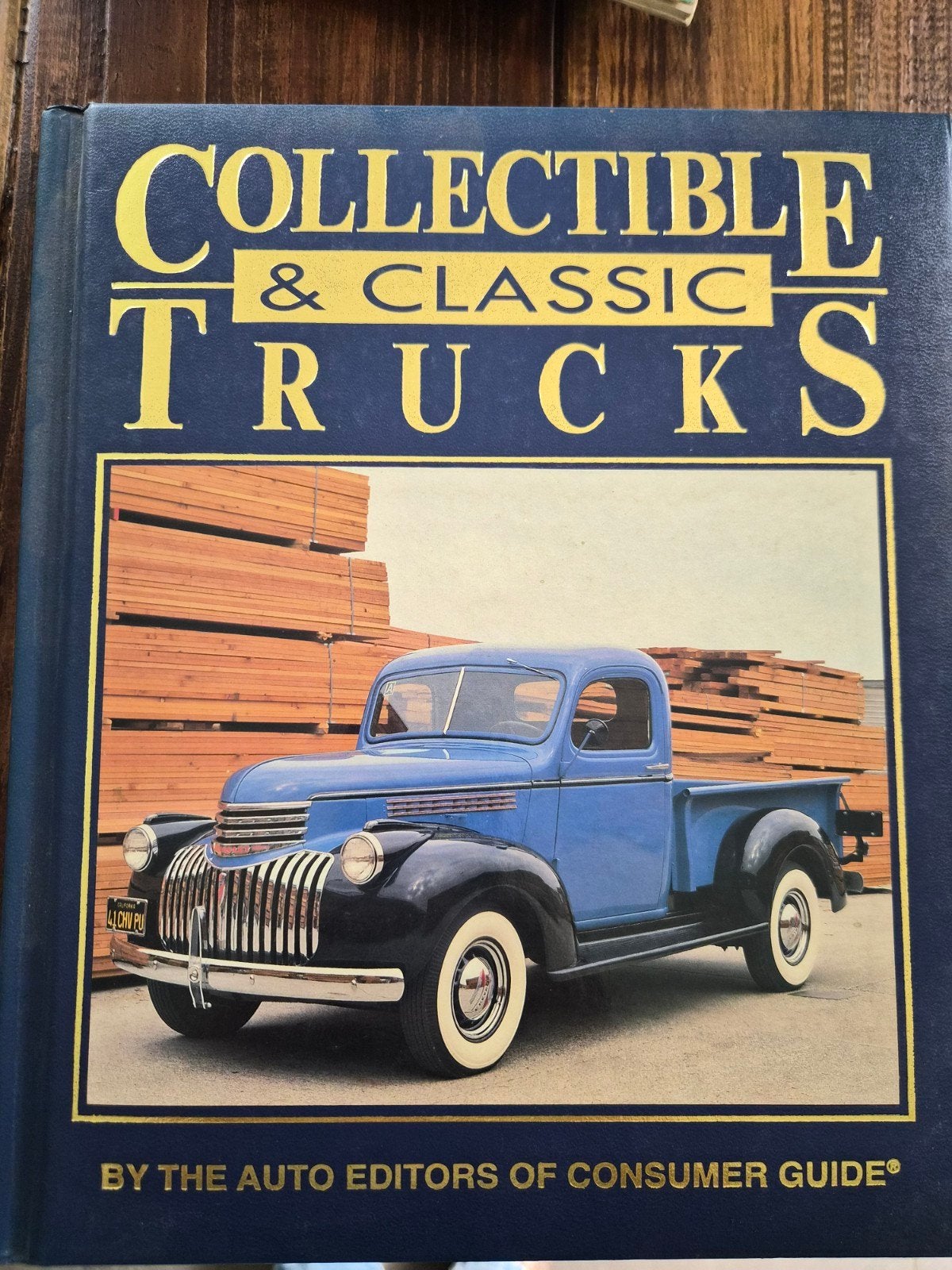 Verzamelbare & Klassieke Vrachtwagens Boek, Boeken, Ophalen of Verzenden, Zo goed als nieuw, Algemeen, The Auto Editors of Consumer Guide