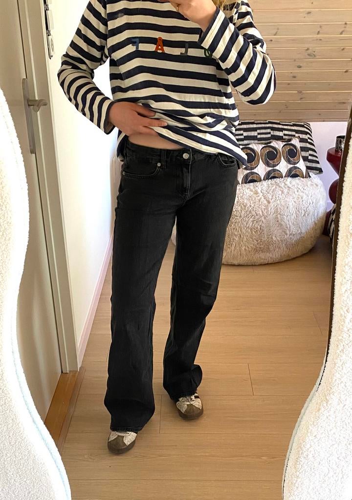 Low rise jeans na-kd, Ophalen of Verzenden, Nieuw, Grijs, W27 (confectie 34) of kleiner