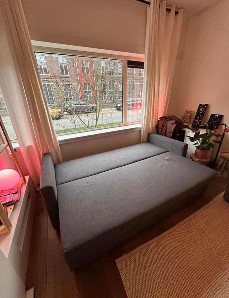 Comfortabele 2-persoons slaapbank met opbergruimte – Grijs, Ophalen, Tweepersoons, 140 cm, Zo goed als nieuw