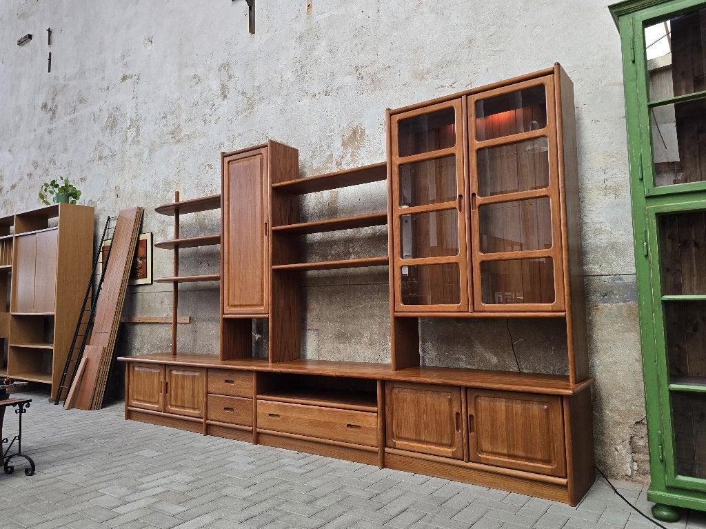 Dyrlund Deens Design Wandmeubel Teak | Vintage Vitrine Kast, Gebruikt, Met deur(en), 200 cm of meer, 300 cm of meer