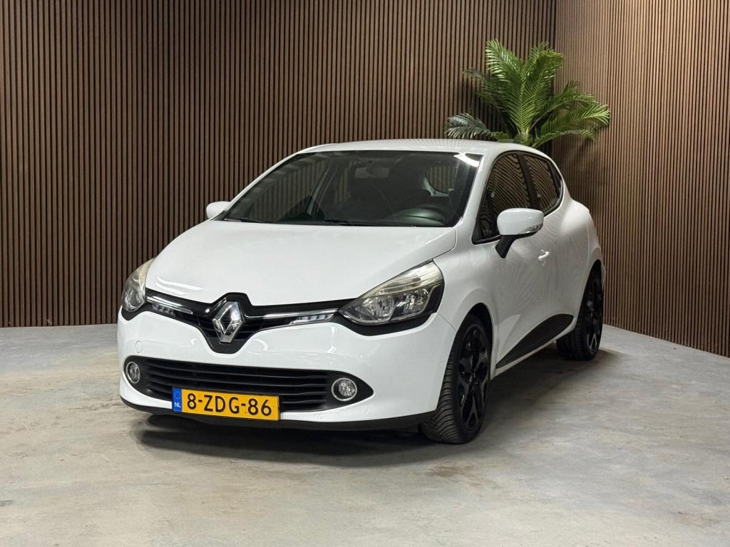 Renault Clio 0.9 TCe Expression (bj 2015), Auto's, Renault, 540 kg, Wit, Origineel Nederlands, Handgeschakeld