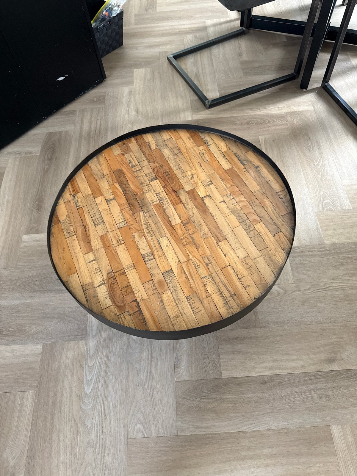 Ronde salontafel met houten blad en metalen onderstel, Gebruikt, Rond, 5 – 50, Overige houtsoorten