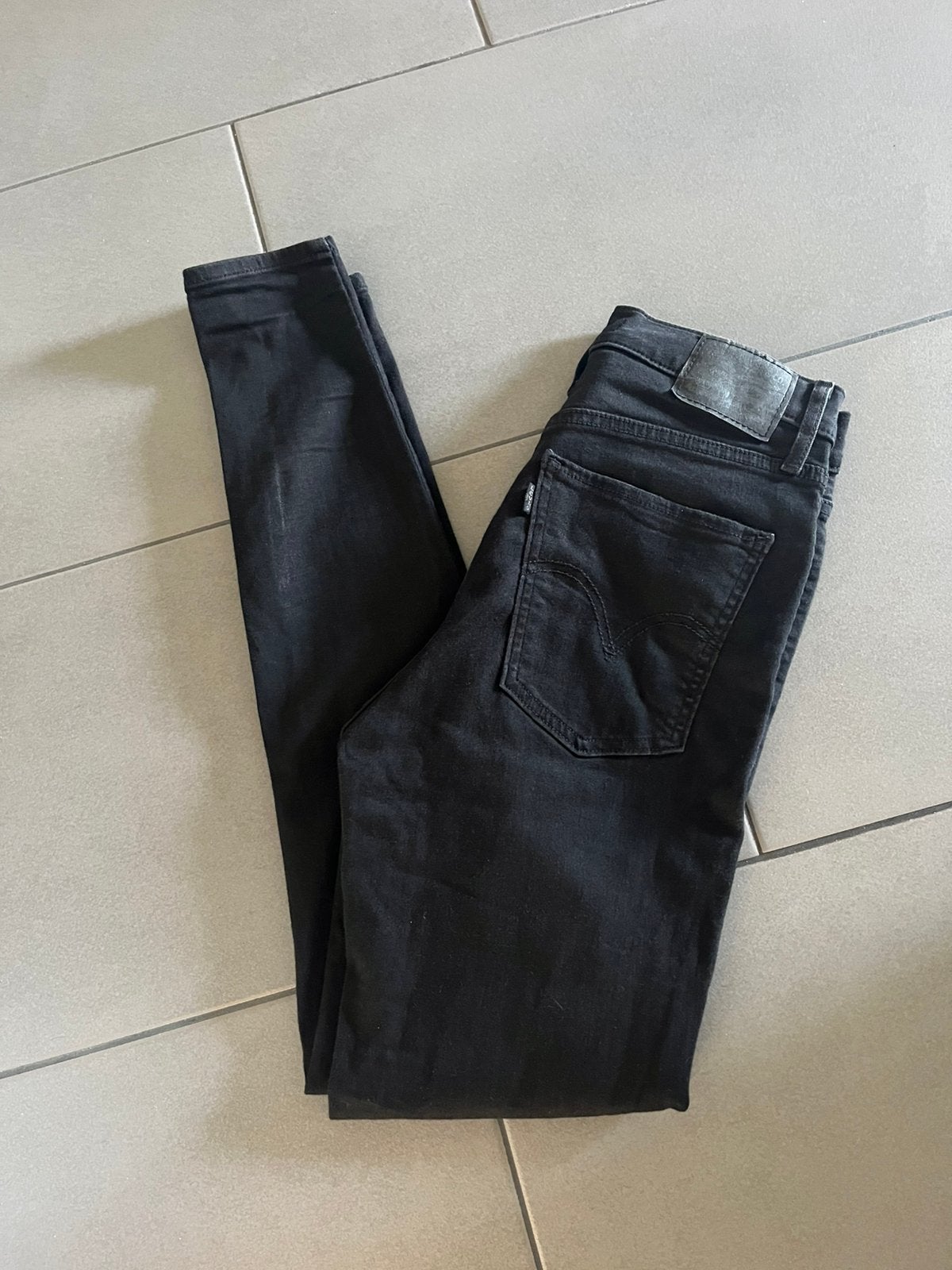 Levi’s skinny jeans, Ophalen of Verzenden, Zo goed als nieuw, Zwart, W28 - W29 (confectie 36)