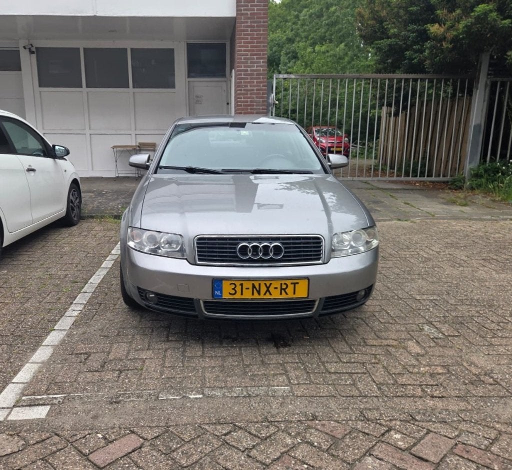 Audi A4 2.0 | Nieuwe koppeling | Rijdend | APK afkeur, Auto's, Audi, Stof, Zwart, 4 cilinders, 1984 cc