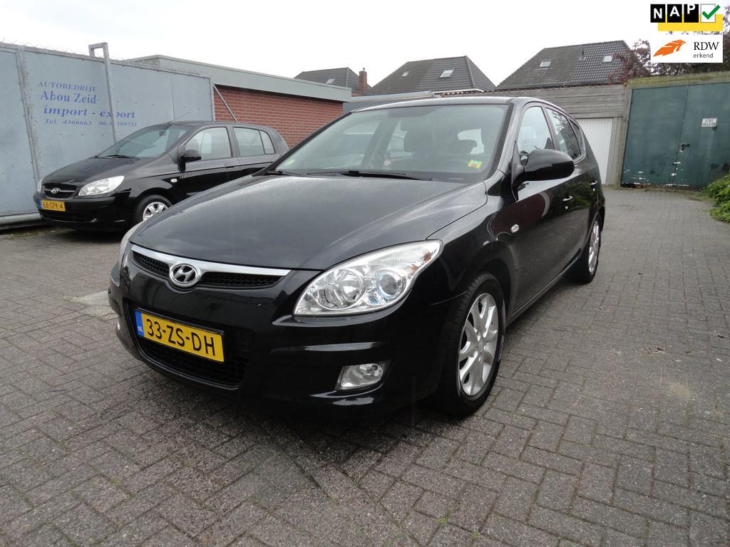 Hyundai I30 1.6i Style 5DRS (KM 207640 NAP AIRCO), Auto's, Hyundai, Gebruikt, 1591 cc, 4 cilinders, Leder en Stof
