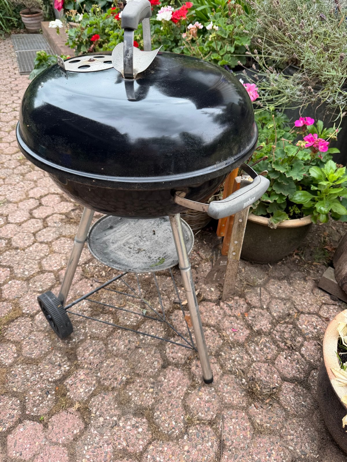 Weber Compact Kettle Houtskoolbarbecue - Zwart, Tuin en Terras, Barbecue-accessoires, Ophalen, Gebruikt