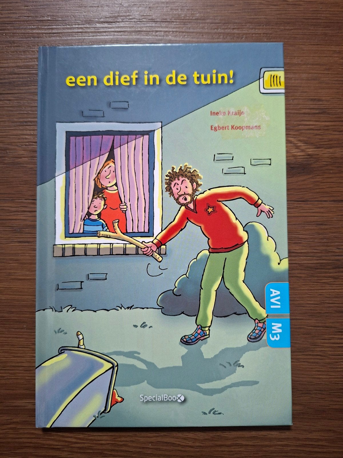 Een dief in de tuin! - Ineke Kraaij & Egbert Koopmans, 5 of 6 jaar, Fictie algemeen, Jongen of Meisje, Ophalen of Verzenden
