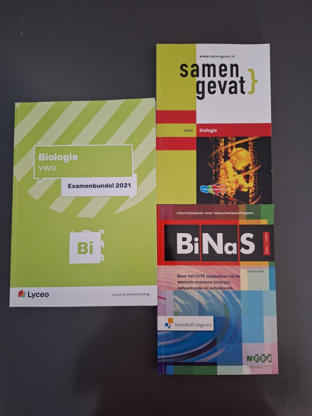 Biologie vwo samengevat, examenbundel en binas, Ophalen of Verzenden, Beta, Zo goed als nieuw