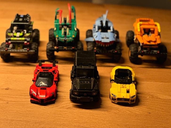 Lego set met 7 diverse auto's - Technic en Speed Champions