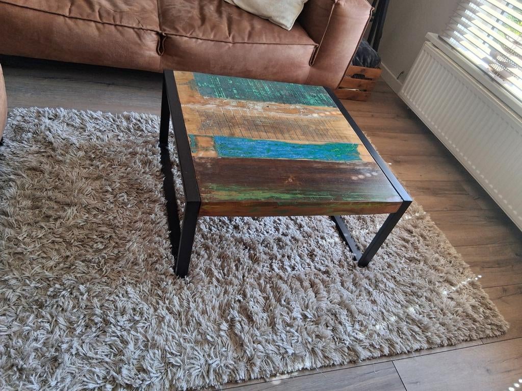 Vierkante salontafel van hout met zwart ijzeren onderstel, Huis en Inrichting, Tafels | Salontafels, Ophalen of Verzenden