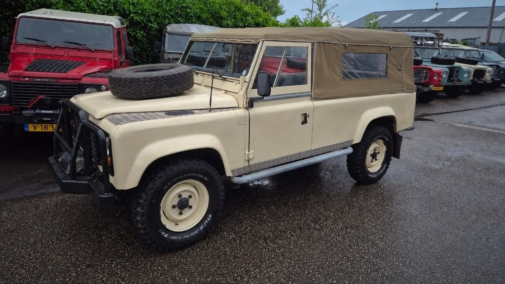 Landrover One Ten 3.5 V8 1983, Trekhaak, 95 pk, Beige, Handgeschakeld