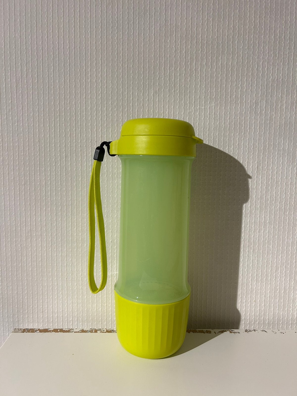 Tupperware Groene Waterfles met Citruspers, Huis en Inrichting, Keuken | Tupperware, Ophalen of Verzenden