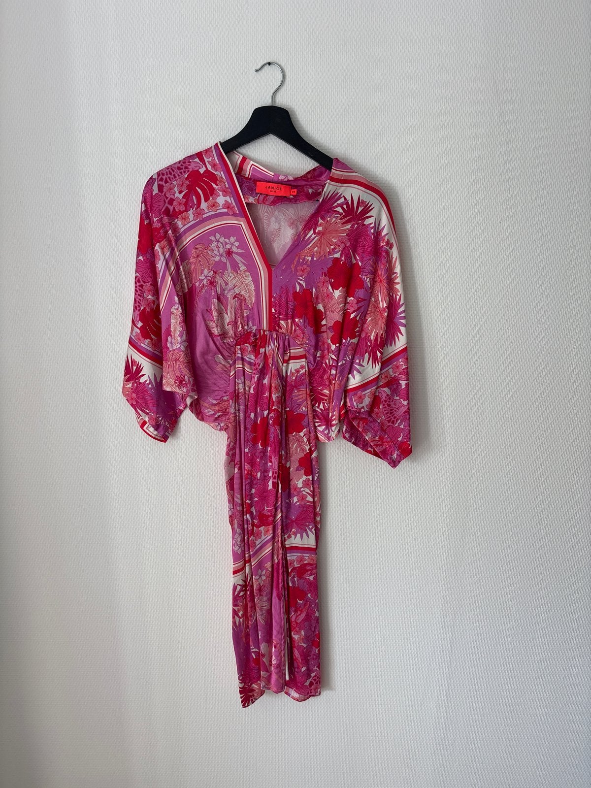 Janice jurk maat 34 (XS) - Roze/Paars bloemenprint, Ophalen of Verzenden, Zo goed als nieuw, Knielengte, Roze