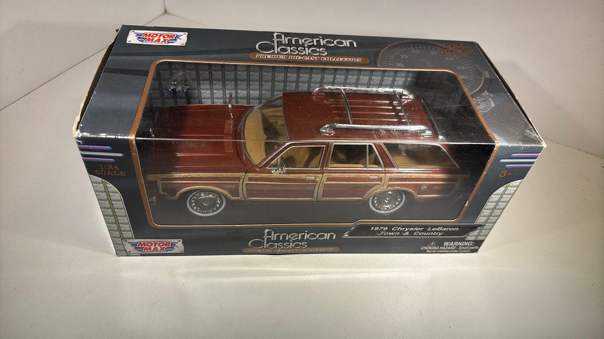Chrysler lebaron town & country motermax 1.24, Hobby en Vrije tijd, Modelauto's | 1:24, Ophalen of Verzenden, Motormax, A, A