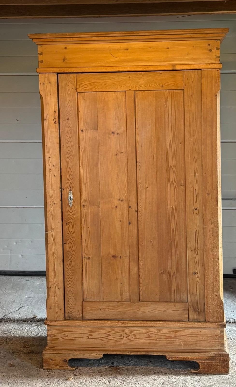 Antieke grenen kast - massief hout, Ophalen of Verzenden