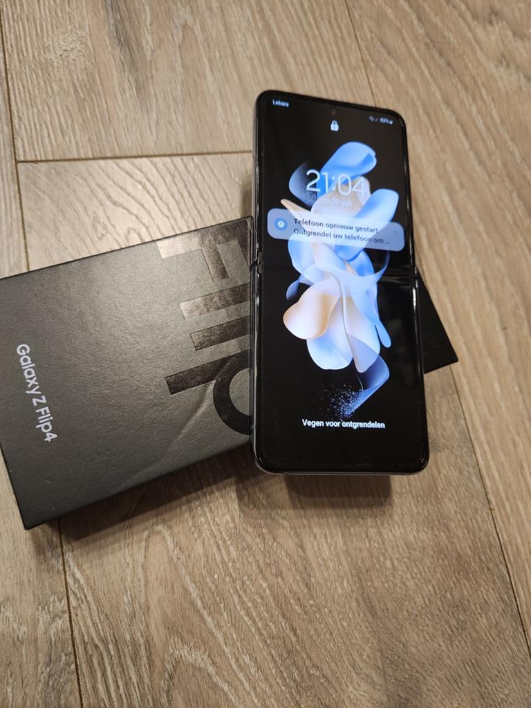 Samsung galaxy Z Flip4 blauw kras vrij., Telecommunicatie, Mobiele telefoons | Samsung, Blauw, Ophalen of Verzenden, Zo goed als nieuw