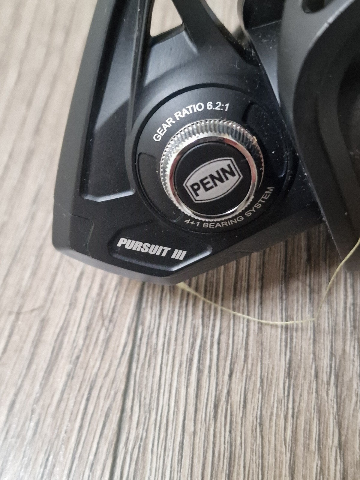 PENN PERSUIT MOLEN 4000 MET GEVLOCHTEN LIJN IZGST, Watersport en Boten, Hengelsport | Roofvissen, Ophalen of Verzenden, Zo goed als nieuw