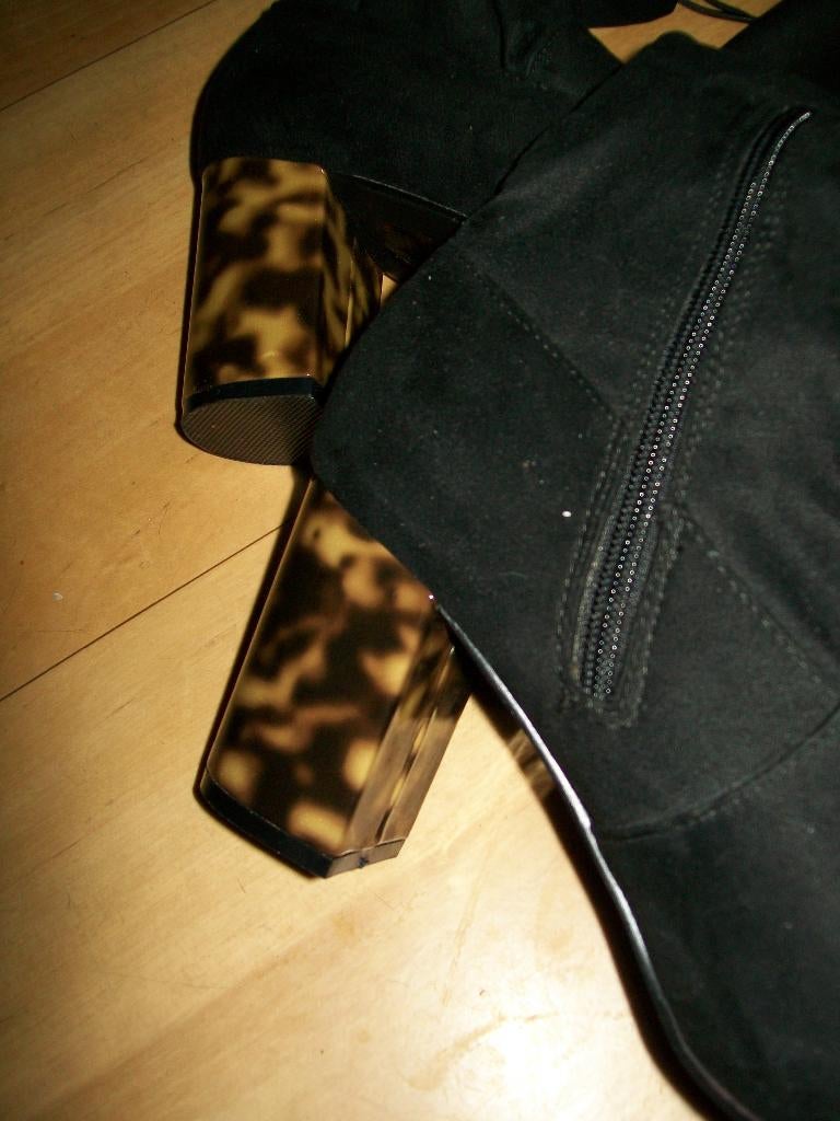 Overknee Laarzen zwart met schilpad hak  40 Asos, Hoge laarzen, Zwart, Ophalen of Verzenden, Zo goed als nieuw