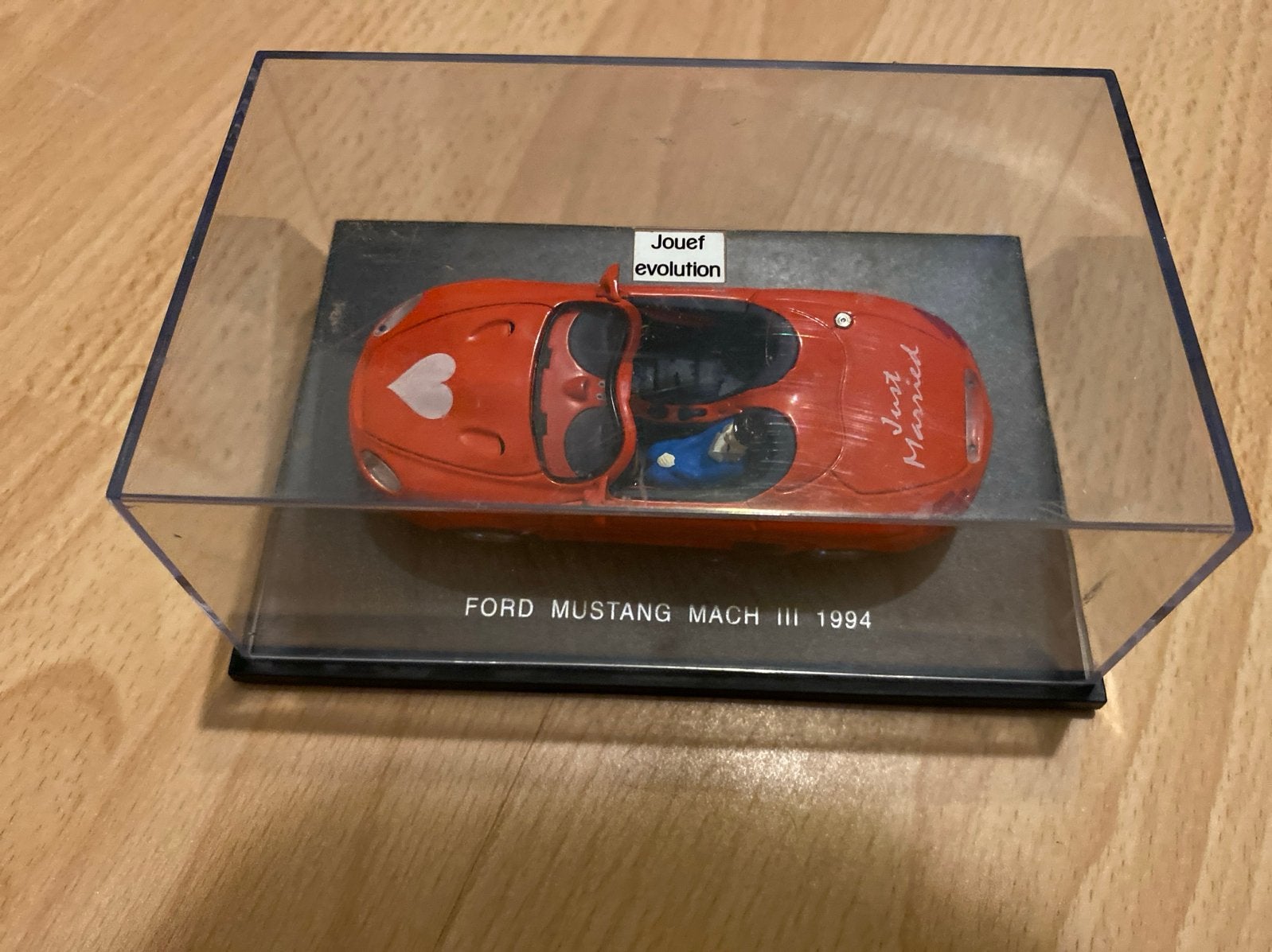 Ford Mustang Mach III 1994 'Just Married' schaalmodel, Hobby en Vrije tijd, Modelbouw | Auto's en Voertuigen, Overige merken, Auto