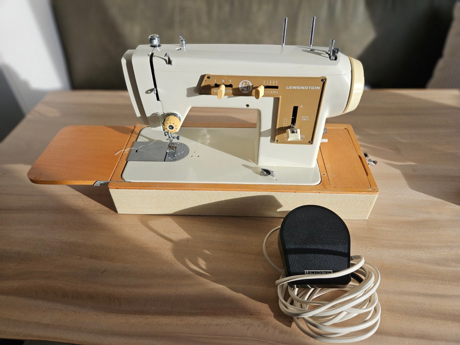 Lewenstein Naaimachine Model 4558 - Vintage en Functioneel, Hobby en Vrije tijd, Ophalen, Gebruikt, Naaimachine, Lewenstein